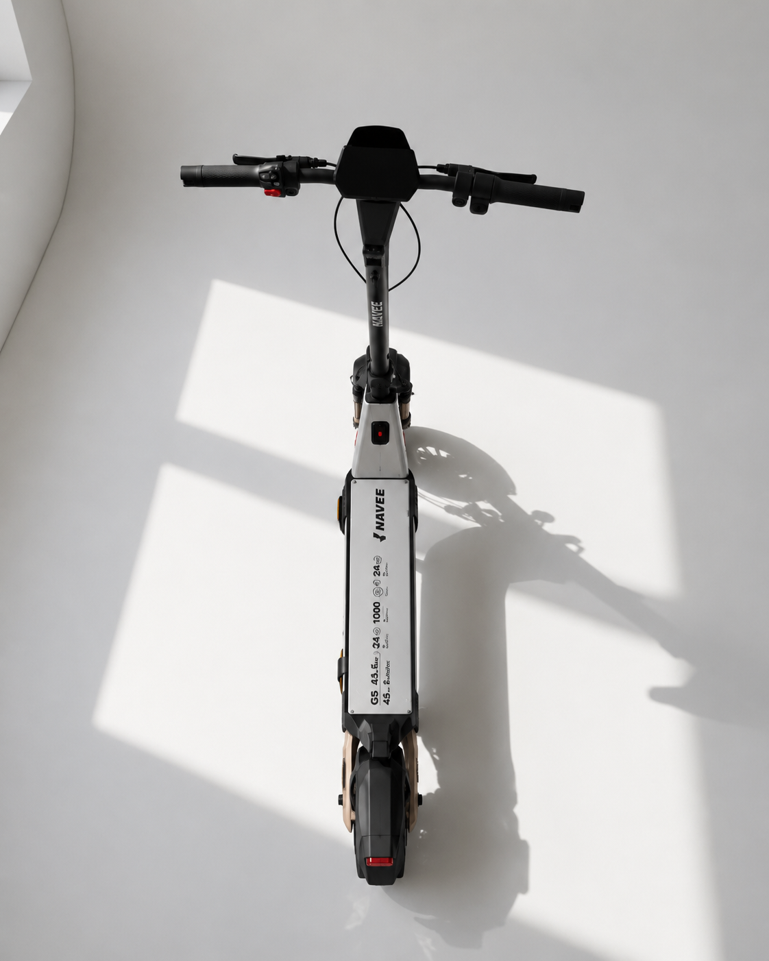 NAVEE G5 Max Gray electric scooter rear view